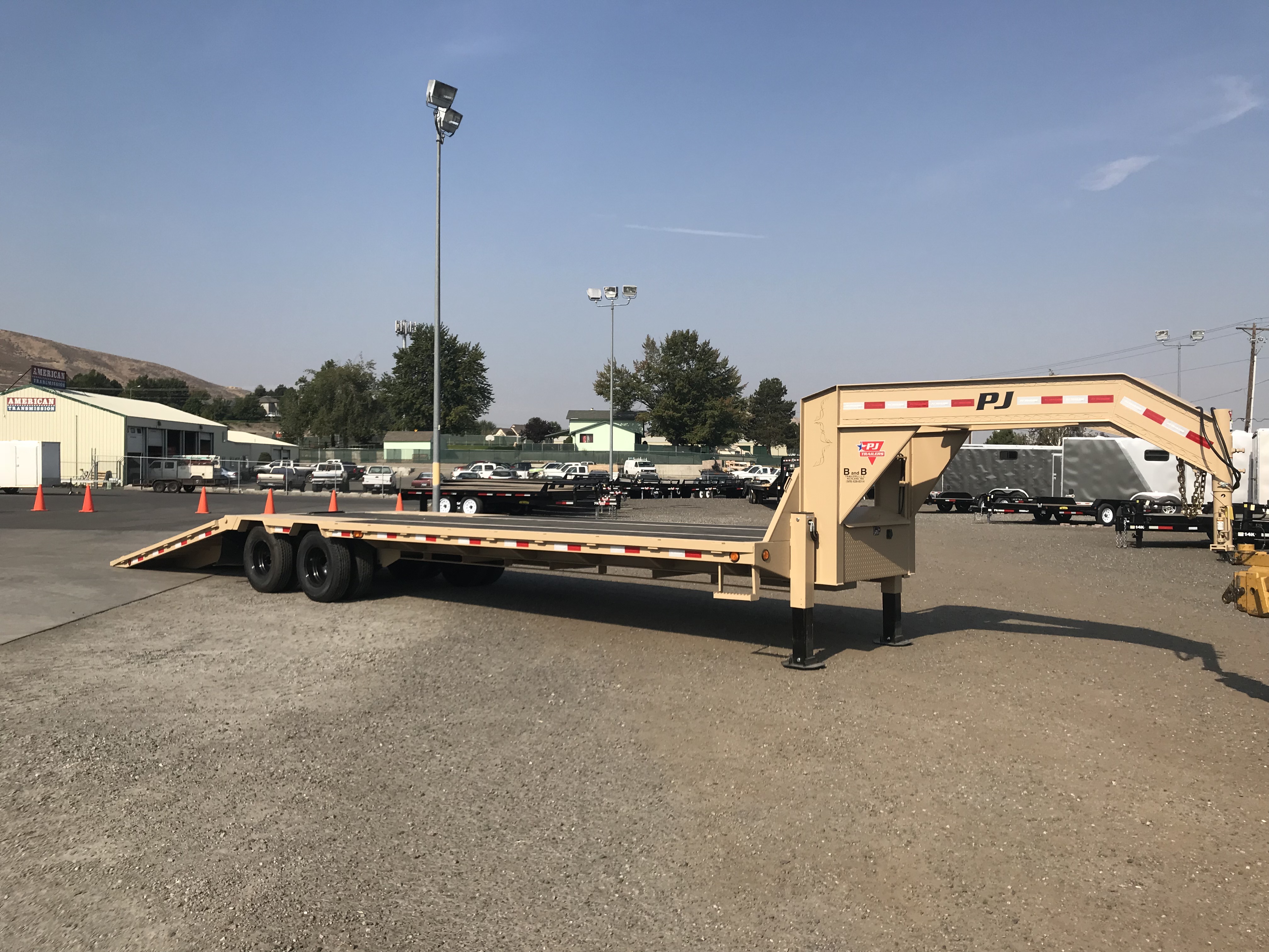 34' Low Pro Gooseneck W/ hydraulic dove tail - B and B Trailers