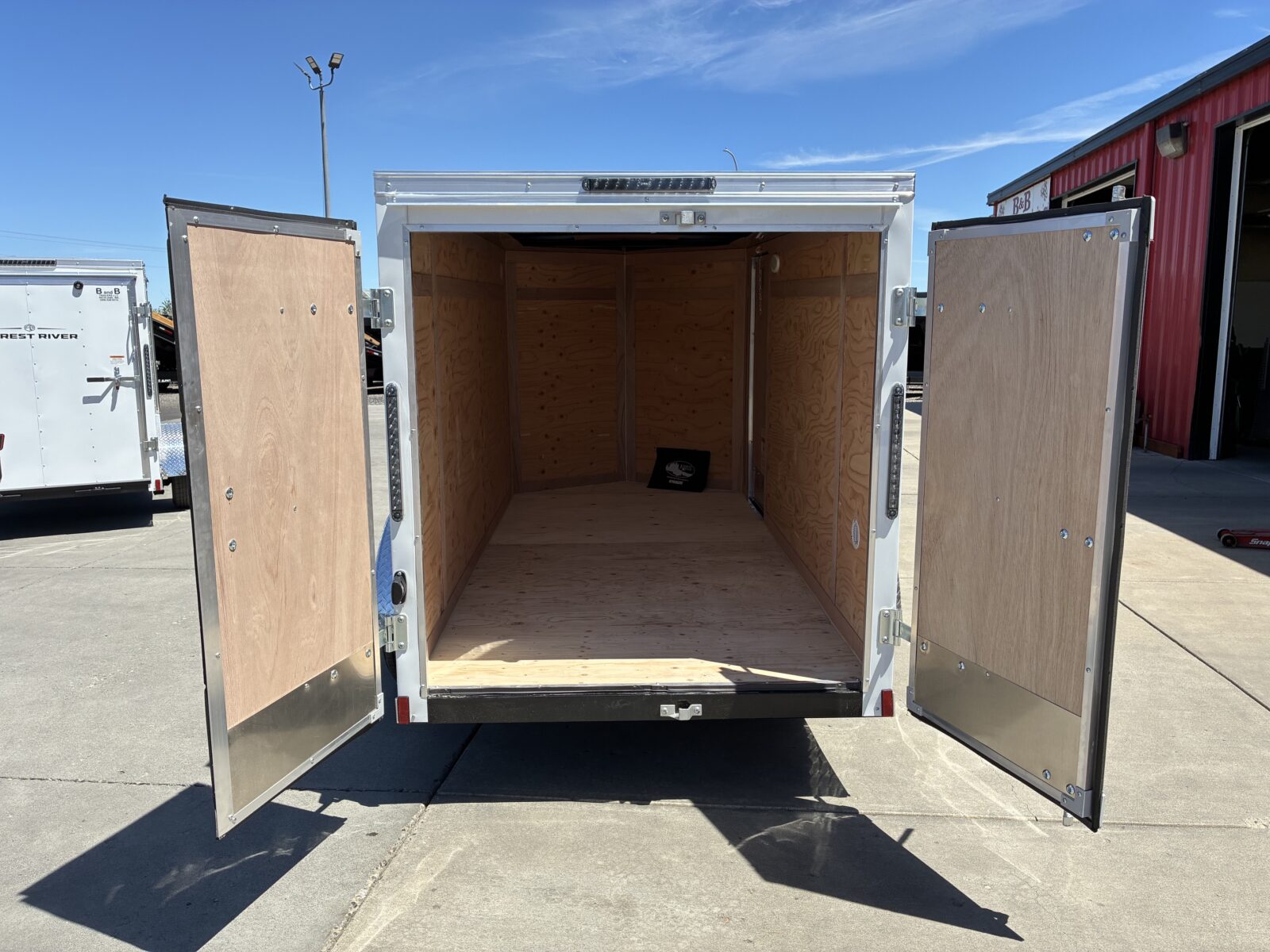 5X10 E-SERIES W/ REAR BARN DOORS - Image 4